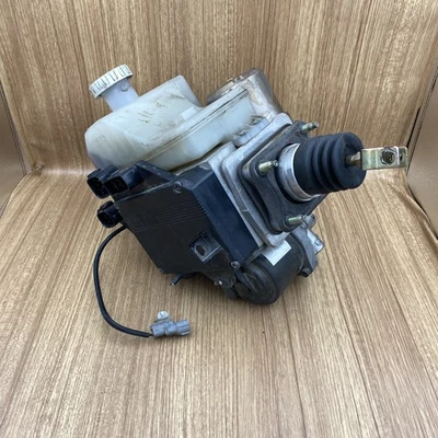 2003-2006 Mitsubishi Montero Anti Lock Brake Pump ABS Booster Master Cylinder - Image 1 of 3