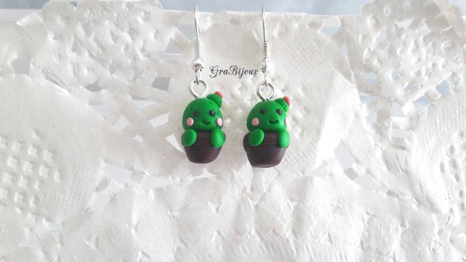 Orecchini pendenti in pasta polimerica fimo piantina kawaii - Immagine 1 di 1