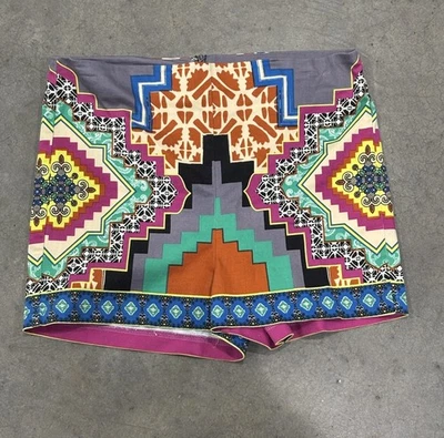 Bermudas informales Flying Tomato con cremallera trasera. Patrón tribal, mediano para mujer Foto 1 de 4
