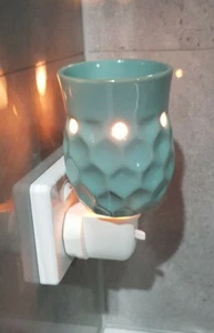 Plug in Ceramic Oil Burner Turquoise Honeycomb with 5 Soy Wax Melts π - Picture 1 of 8