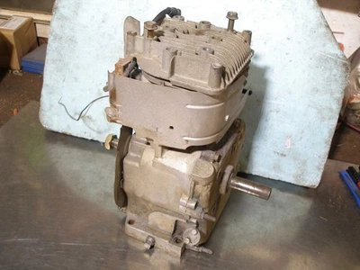 Motor de eje horizontal Briggs Stratton 5 HP bloque #5 Foto 1 de 4