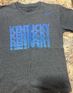 Boy’s Nike Kentucky T-Shirt Size 10/12 - Picture 1 of 2