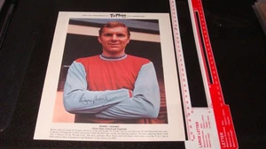 Football BOBBY MOORE WEST HAM & ENGLAND portrait 10" x 8" Typhoo Tea Card, VG - Picture 1 of 2