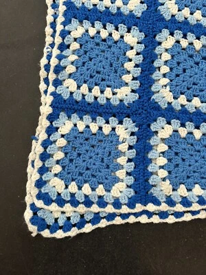Hecho a mano Granny Square Afghan Throw Crochet Dodger azul/azul/blanco 4’x7’ Foto 1 de 4