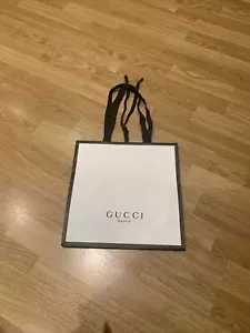Gucci Sacchetto Regalo Carta Bianco/Nero Usato Mai Usato (013) - Foto 1 di 3
