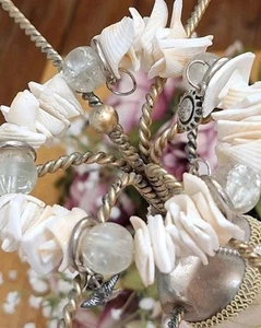 9 x Vintage Costume Jewellery bracelets in shades of white/cream/silver - Picture 1 of 23
