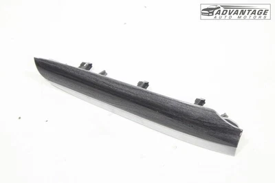 Chrysler 300 2017-2023 delantero izquierdo tablero moldeado cubierta moldura madera grano OEM Foto 1 de 4