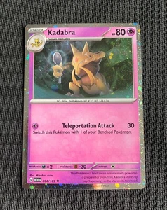 JCC Pokémon: 151 Kadabra 064/165 Holograma Inverso - Casi Nuevo/Muy Nuevo Caja Fresco - Imagen 1 de 1