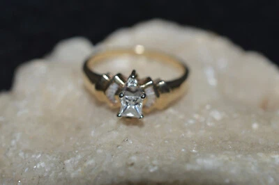 14K BEAUTIFUL  PRINCESS & BAGUETTE DIAMOND  GOLD WEDDING RING(size 9)2.92 Grams - Image 1 of 4