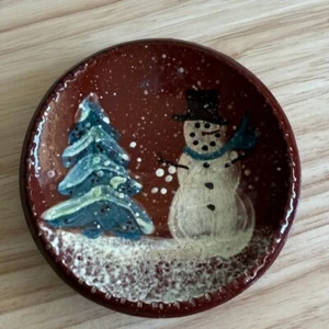Muñeco de nieve y árbol de cerámica Oxford pintado a mano de colección plato pequeño sin plomo 4 pulgadas - Imagen 1 de 6
