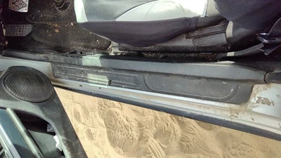 2004 Mitsubishi Eclipse Driver Peitoril Inferior Esquerdo Painel de Acabamento de Moldagem de Passo Preto - Imagem 1 de 3