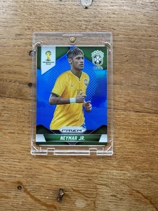2014 Panini Prizm World Cup Neymar Jr Blue Prizm /199 Rookie RC Brazil - Bild 1 von 2