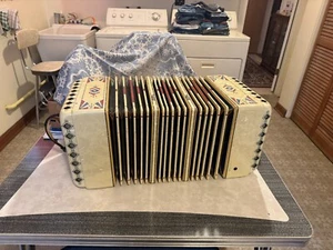 STAR JET CONCERTINA AND CASE - Picture 1 of 5
