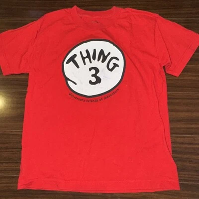 Camiseta Vermelha Universal Studios Thing 3 - Tamanho Médio - Dr. Seuss - Islands of Adve - Imagem 1 de 3