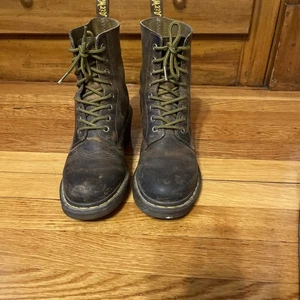 Dr. Doc Martens Clemency Damen-Kampfstiefel mit Absatz Vollnarbenleder braun Größe 8 - Bild 1 von 13