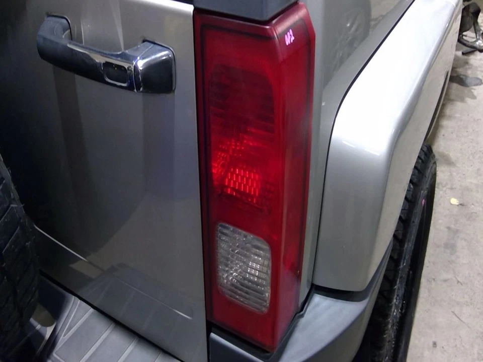 Luz trasera derecha pasajero SUV compatible con 06-10 HUMMER H3 976245 Foto 1 de 1