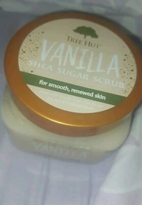 Tree Hut Shea Sugar Exfoliating & Hydrating Body Scrub Vanilla 510g (18oz) - Image 1 of 2