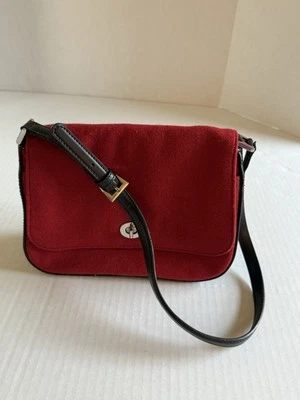 Bolso Bandolera Croft & Barrow Rojo Bloqueo Giratorio RARO Gamuza con Correa Negra Foto 1 de 4