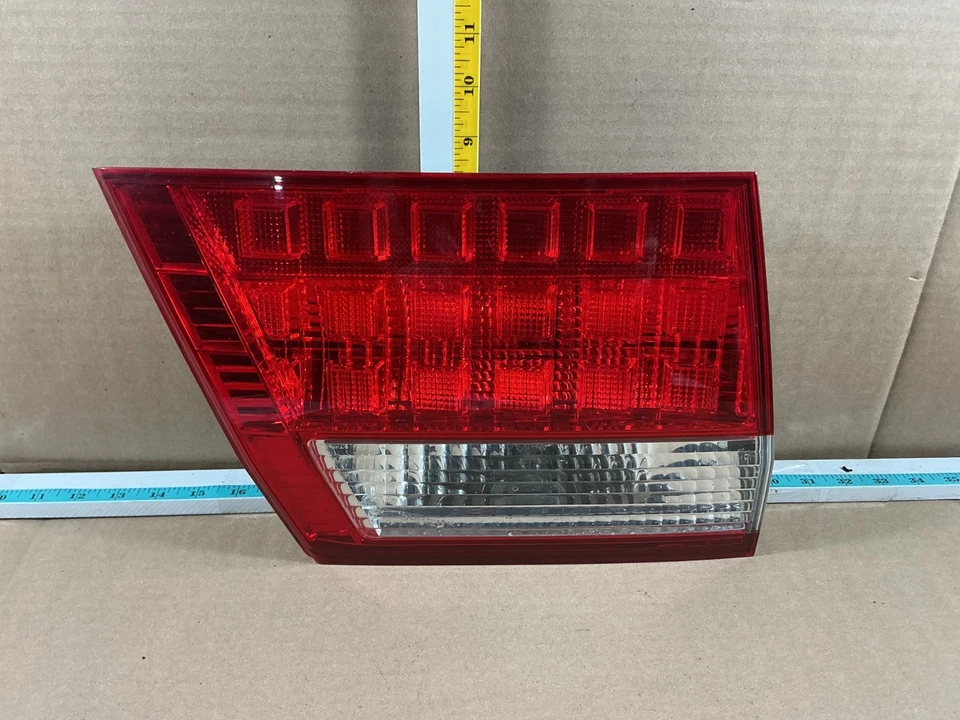2005-2007 Honda Odyssey Rear Left Side Inner Taillight Tail Light 166-59843L OEM - Image 1 of 4