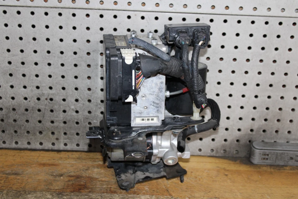 2007-2017 LEXUS LS460 ABS ANTI LOCK BRAKE PUMP ACTUATOR ASSEMBLY OEM 44510-50070 - Image 1 of 4