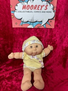 1990s Cabbage Patch Kids Baby Doll - Imagen 1 de 11