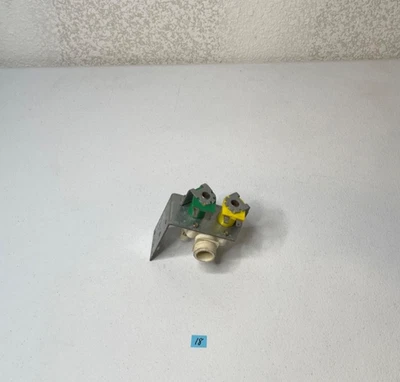 Válvula de entrada de agua Frigidaire Electrolux 218720500 Foto 1 de 4