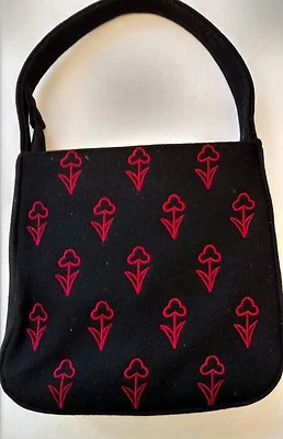 Bolso/Cartera de Noche RAMPAGE TELA Negra Hilo Rojo ESTILIZADO FLORAL BORDADO​ Foto 1 de 4