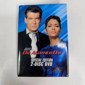 Die Another Day Pierce Brosnan Movie Promo Vintage Pinback Pin Halle Berry - Picture 1 of 4