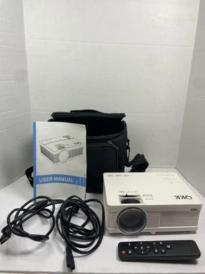 Mini proyector portátil HD LCD QKK QK02 - blanco con estuche de transporte y control remoto Foto 1 de 4