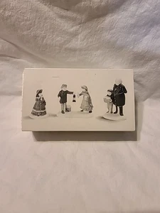 (D) Department 56 Heritage Village Vintage A Peaceful Glow On Christmas Eve 58300 - Bild 1 von 7