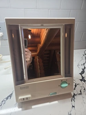 Винтажное зеркало для макияжа Remington True to Light LM-7 двустороннее с розеткой 4 режима - Изображение 1 из 4