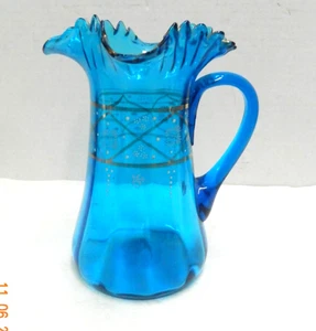 Antikes mundgeblasenes blaues Kunstglas gekräuselter Krug Gold Trim Moriage Design - Bild 1 von 8