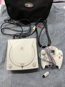 Sega Dreamcast HKT-3020 Console Bundle w/OEM Controller & Gamestuff Bag