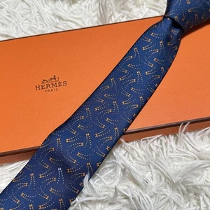 Neu Etikett mit Hermes Krawatte blau Allover Muster Seide Box Geschenk - Bild 1 von 13