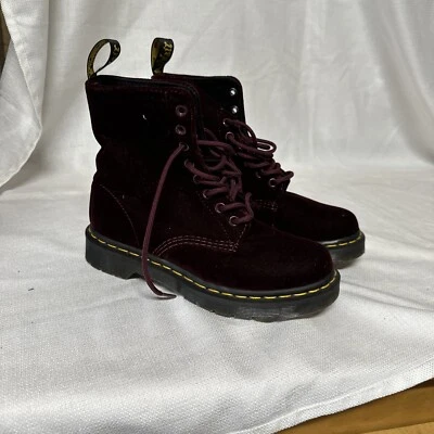 Botas de combate con cordones Doc Dr Martens AirWair de terciopelo rojo cereza oscuro talla 5 EE. UU. Foto 1 de 4