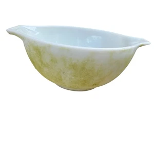 Pyrex Vintage 1960’s Cinderella Mixing 1 1/2 Quart Bowl Faded Yellow #442 - Picture 1 of 11
