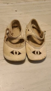Antique Baby Girl Shoes Mary Janes Leather Side Button 4 1/2" - Picture 1 of 7