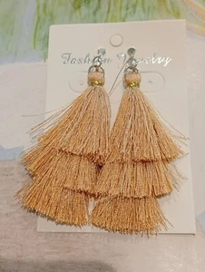 NEW ❣️Beige TASSEL CLIP ON MULTI-LAYERED THREADS STATEMENT EARRINGS - Picture 1 of 6
