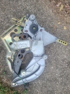 MERCEDES BENZ W126 380SEC 500SEC 560SEC RIGHT REAR WINDOW MOTOR REGULATOR - Picture 1 of 5
