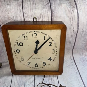VINTAGE SETH THOMAS ELECTRIC SQUARE WANDUHR HOLZGEHÄUSE GLASFRONT FUNKTIONIERT - Bild 1 von 13