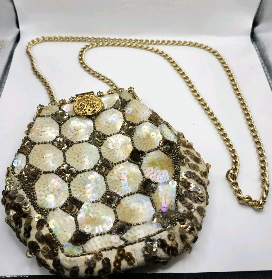 ​Cartera sin asas de noche con forma de concha de lentejuelas vintage con correa de cadena MCM retro glamour Foto 1 de 4