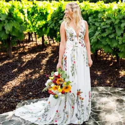 Elegant A-Line Wedding Dresses V-Neck Backless Lace Colorful Floral Bridal Gowns - Image 1 of 4