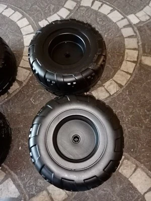 COPPIA RUOTE POSTERIORI PEG PEREGO QUAD T-REX 12 VOLT - PRODUZIONE FINO AL 2019 - Immagine 1 di 4