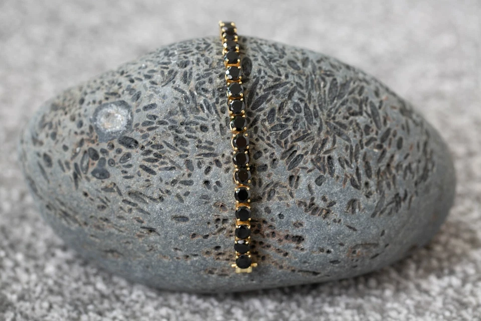 Браслет из чистого серебра с черной шпинелью и золотыми вспышками - Изображение 1 из 1