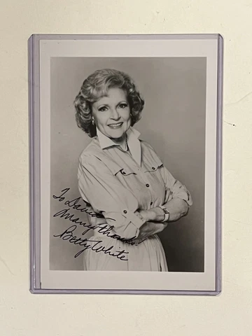 Betty White Hand Signed Autographed 5" x 7" Photo TV Film Actress Comedian Cover
