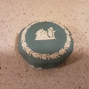Wedgwood Teal Jasperware Scalloped Trinket Box ~ 4.75" in Diameter - Picture 1 of 12