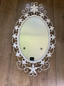 Hermoso espejo de pared vintage de metal pintado en blanco - Imagen 1 de 5