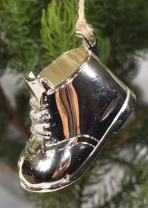 Pottery Barn NO DATE Babys erste Weihnachten Baby Schuh Bootie Silber Ornament - Bild 1 von 5