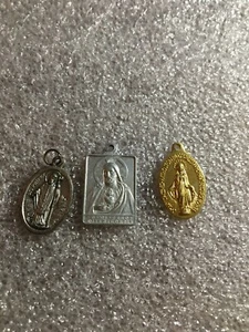 3 Vintage Medaillen ~ Jesus - St. Patrick - Oh Maria ohne Sünde J-75 - Bild 1 von 4