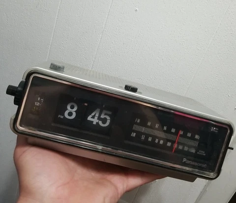Vintage Panasonic RC- 6253 FM/AM Flip Clock Radio, Clock and Radio Works, **READ Cover